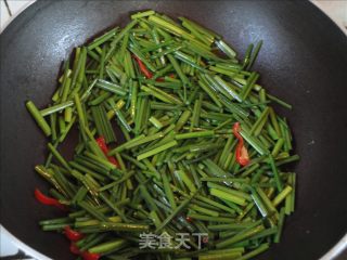 韭菜苔炒肉丝的做法步骤：7