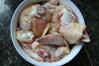 葱爆鸡翅的做法步骤：2