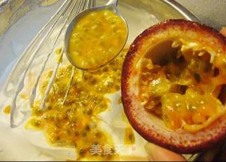清凉夏日爽品 【百香果酸奶冰激凌】的做法步骤：4