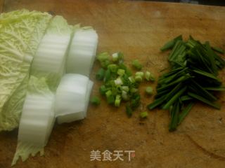 白菜煎蛋汤的做法步骤：1