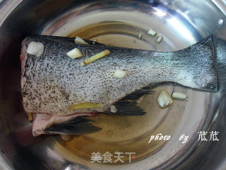 【徽菜】红烧鱼尾 （家常菜）的做法步骤：2