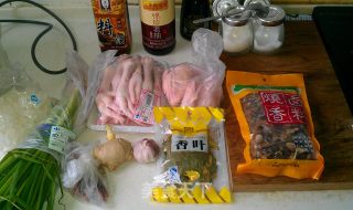 卤鸡爪鸡翅的做法步骤：1