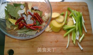 卤鸡爪鸡翅的做法步骤：3