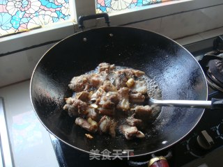 五星级糖醋排骨的做法步骤：1