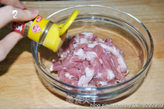 扒饭能手—青椒豆豉肉丝，它来啦！！的做法步骤：2