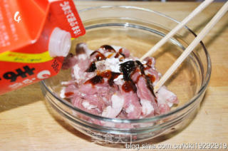 扒饭能手—青椒豆豉肉丝，它来啦！！的做法步骤：4