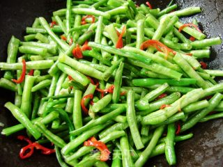 家常菜----豇豆红辣椒丝的做法步骤：4
