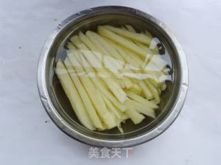 自制炸薯条的做法步骤：2