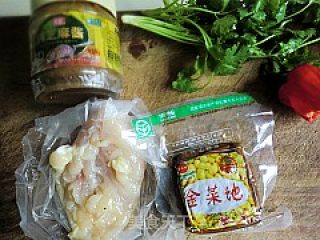 【徽菜】---茶干鸡丁的做法步骤：1