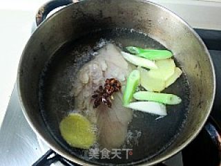 【徽菜】---茶干鸡丁的做法步骤：2