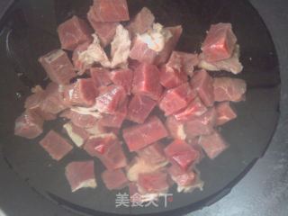 西红柿土豆胡萝卜炖牛肉的做法步骤：2