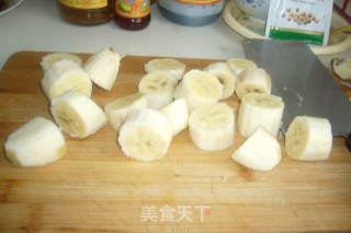 细腻柔滑的香蕉奶昔~！超简单的做法步骤：2