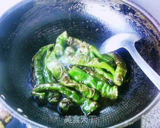 油焖虎皮尖椒的做法步骤：7