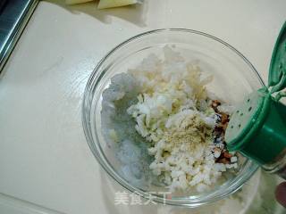 【徽菜】――“三鲜豆皮卷”的做法步骤：1