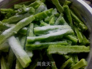 凉拌苦瓜条的做法步骤：1