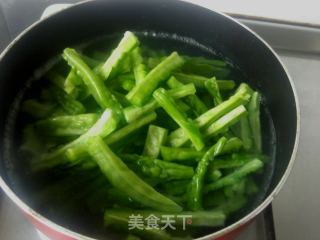 凉拌苦瓜条的做法步骤：3
