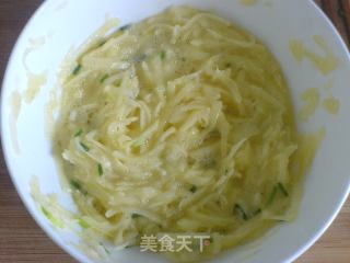 给小朋友做的快手早餐---土豆饼的做法步骤：3