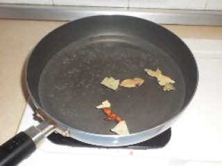 油豆腐嵌肉煮粉丝的做法步骤：5