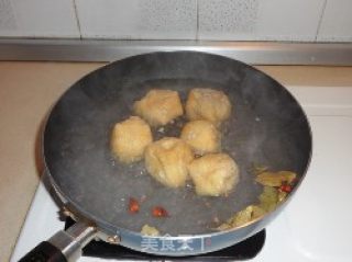 油豆腐嵌肉煮粉丝的做法步骤：6