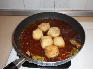 油豆腐嵌肉煮粉丝的做法步骤：7