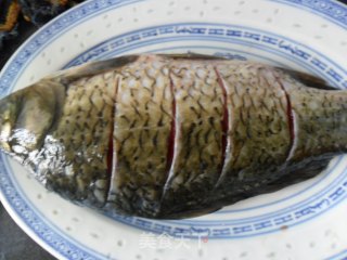 干烧鲫鱼的做法步骤：1