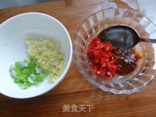 干烧鲫鱼的做法步骤：2