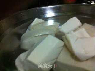 小黑与小白的幸福生活—糖拌豆腐的做法步骤：1
