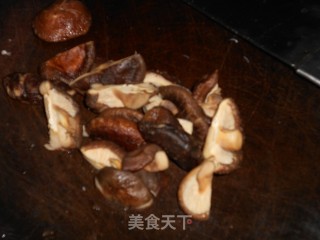 香菇田鸡的做法步骤：4
