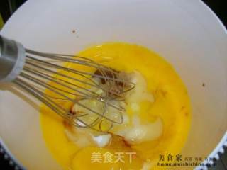 蛋糕体上搞搞新花样@@妖艳榴莲奶油蛋糕卷的做法步骤：2