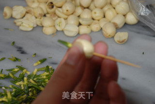 冰糖银耳莲子羹的做法步骤：4