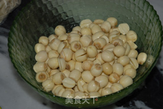 冰糖银耳莲子羹的做法步骤：5