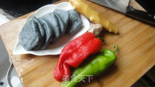 [徽菜]辣椒炒臭干子的做法步骤：1