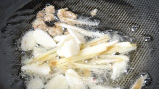 [徽菜]辣椒炒臭干子的做法步骤：5