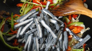 [徽菜]辣椒炒臭干子的做法步骤：8