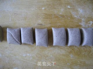 不太好看的下午茶点--黑米糖酥饼的做法步骤：6