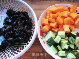 【徽菜】剁椒鸡丁的做法步骤：3
