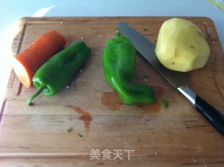 五彩土豆丝的做法步骤：1