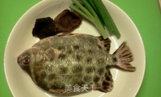 清蒸金古魚的做法步骤：1