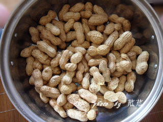 水煮花生 （电饭锅菜谱）的做法步骤：1