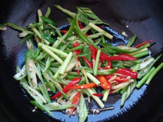 素炒白豆干的做法步骤：2
