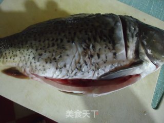 私家红烧鱼的做法步骤：1