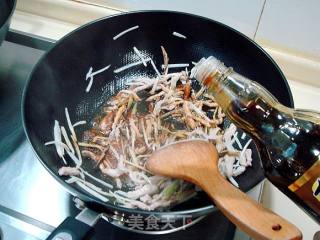 最适合上班族的快捷美食“肉丝炒面”的做法步骤：4
