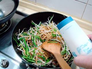 最适合上班族的快捷美食“肉丝炒面”的做法步骤：6