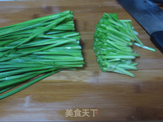 南昌特色韭菜炒酱干的做法步骤：1