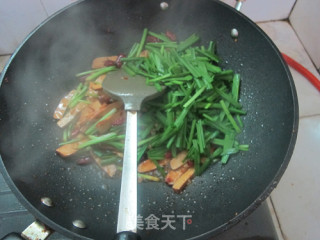 南昌特色韭菜炒酱干的做法步骤：10
