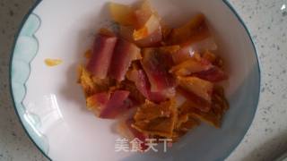 咸肉炒卷心菜的做法步骤：2