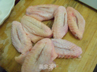 【爱的酸甜滋味】情人梅柠檬鸡翅的做法步骤：1