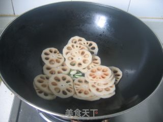 【徽菜】莲子炒莲藕片的做法步骤：4