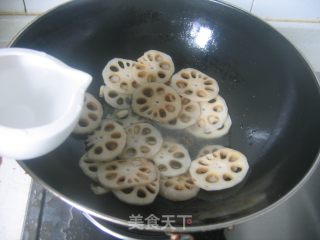 【徽菜】莲子炒莲藕片的做法步骤：5