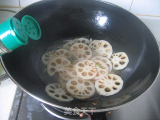 【徽菜】莲子炒莲藕片的做法步骤：7